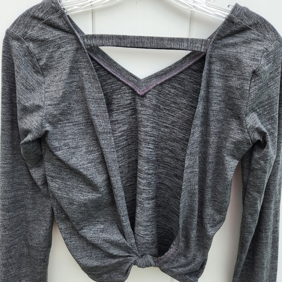 SO Open Back Cropped Long Sleeve Top - Picture 2 of 6